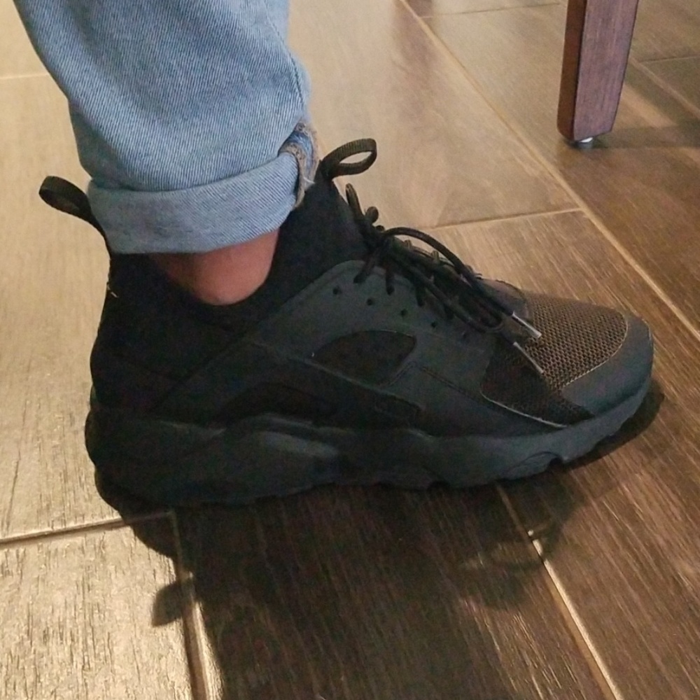 Men Nike Huarache sneakers